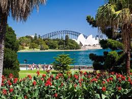 HYDE PARK,  BOTANIC GARDENS  AND MRS MACQUARIE’S CHAIR TOUR